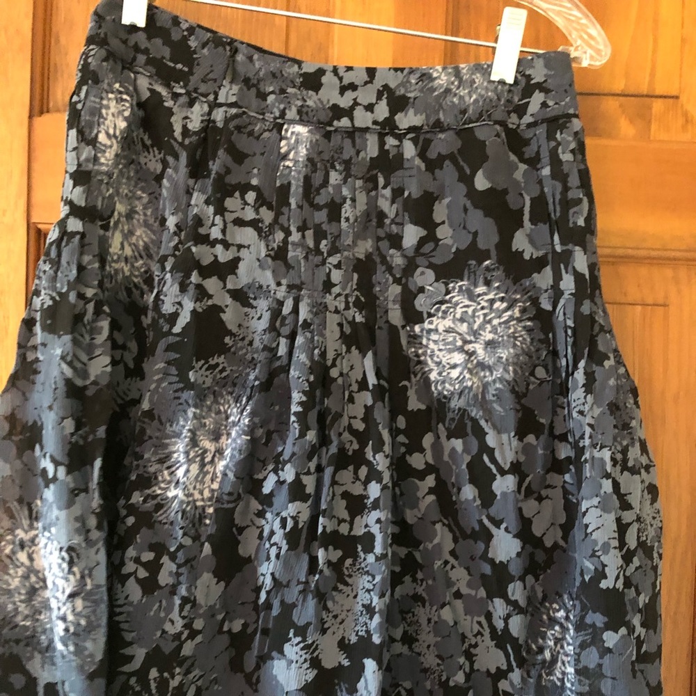 Ann Taylor blue and white skirt